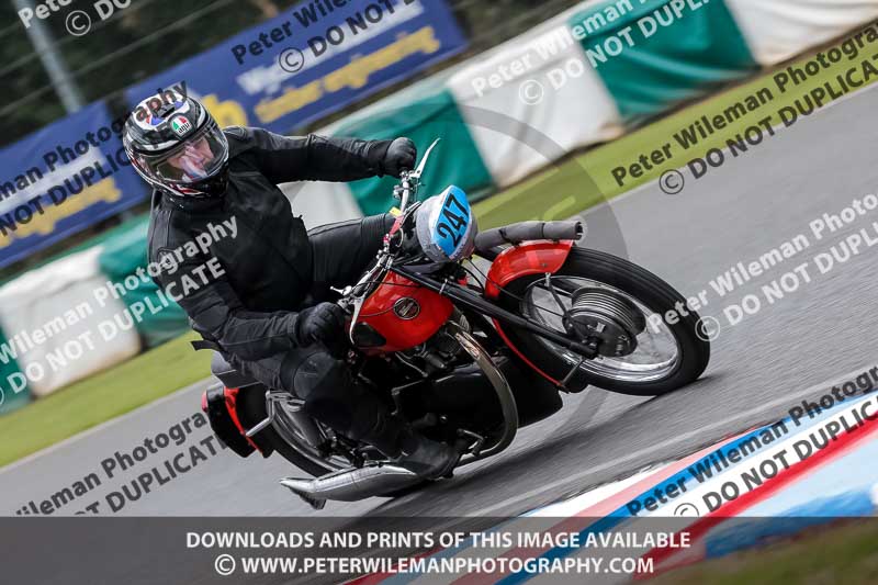 Vintage motorcycle club;eventdigitalimages;mallory park;mallory park trackday photographs;no limits trackdays;peter wileman photography;trackday digital images;trackday photos;vmcc festival 1000 bikes photographs